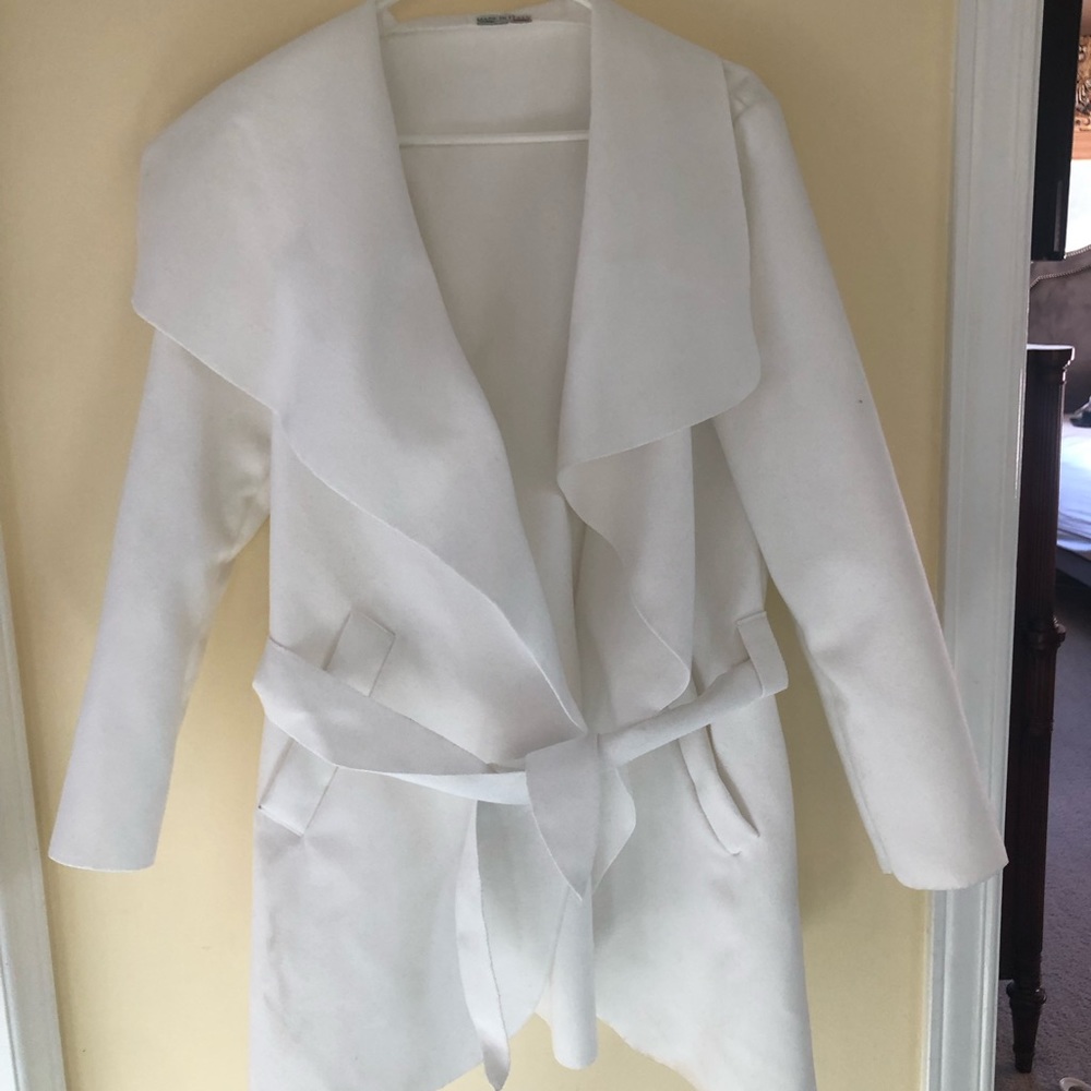Fashionable white Italian coat (unworn)